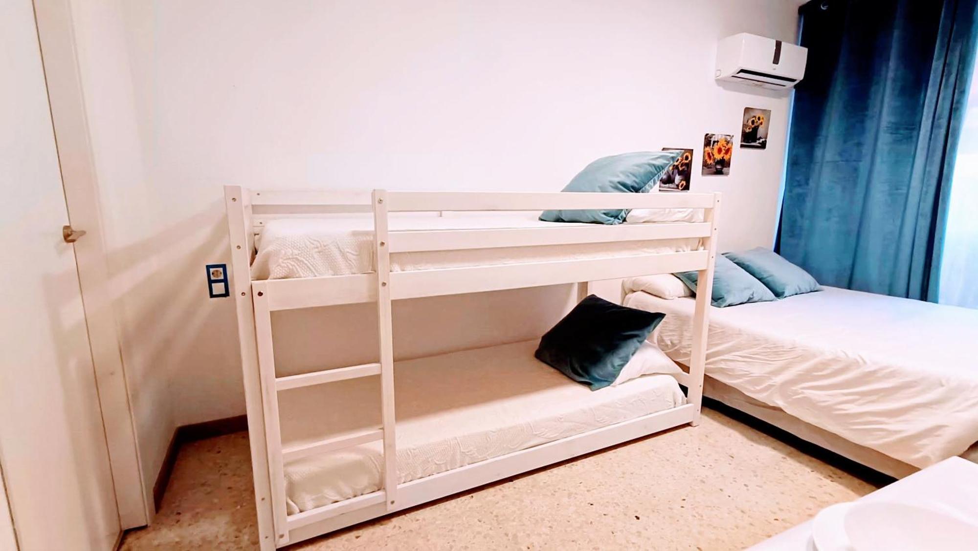 Hostal Estudios บาดาโลนา ภายนอก รูปภาพ