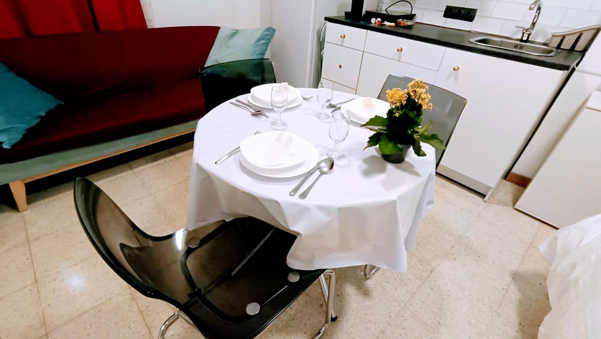 Hostal Estudios บาดาโลนา ภายนอก รูปภาพ