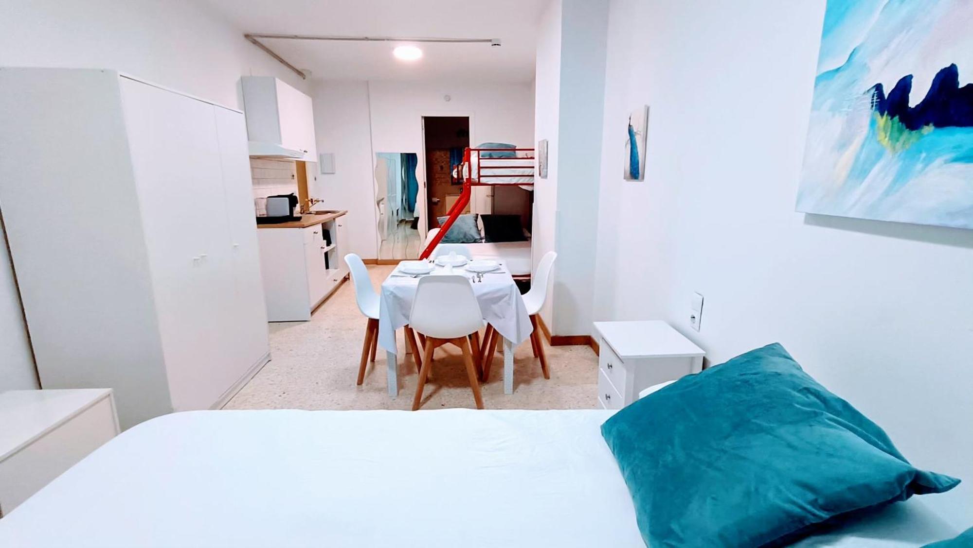 Hostal Estudios บาดาโลนา ภายนอก รูปภาพ