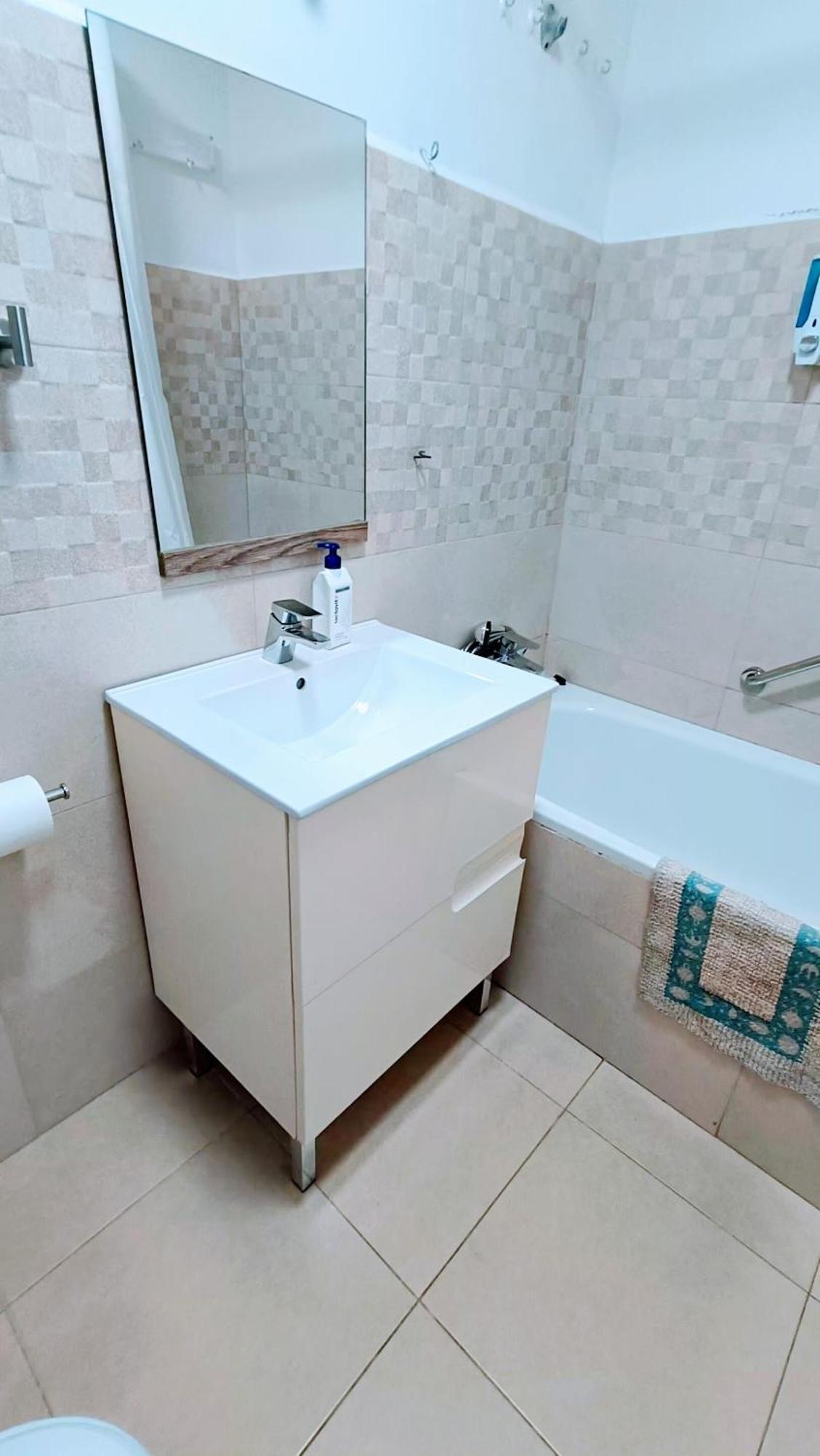Hostal Estudios บาดาโลนา ภายนอก รูปภาพ