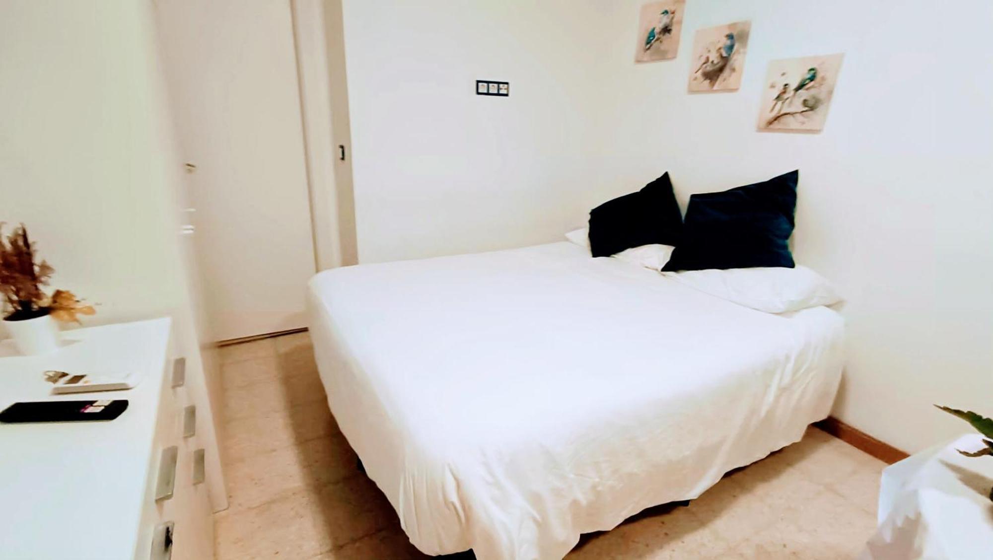 Hostal Estudios บาดาโลนา ภายนอก รูปภาพ