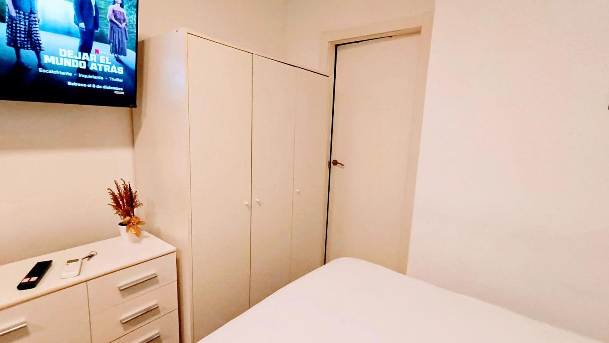 Hostal Estudios บาดาโลนา ภายนอก รูปภาพ