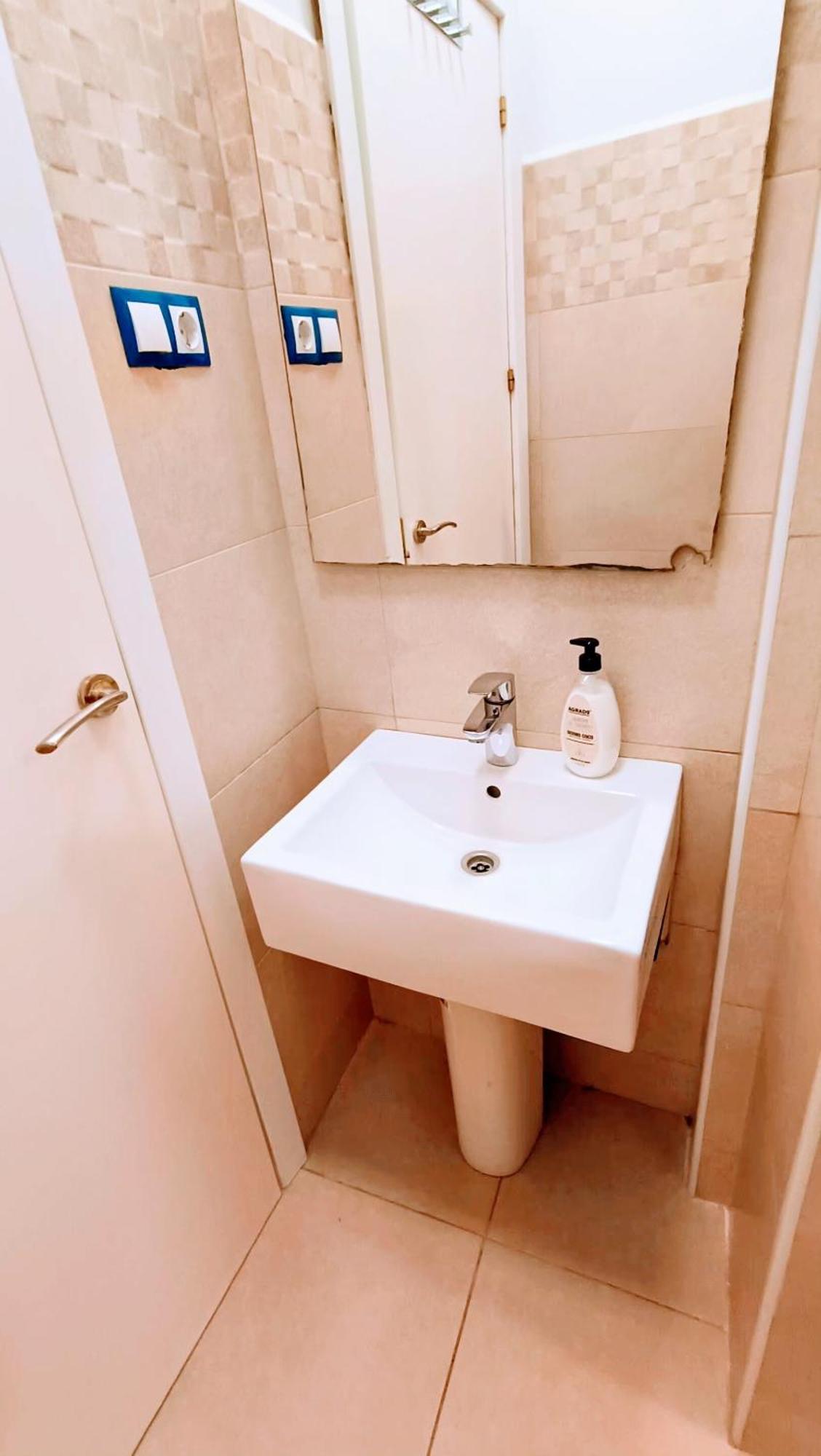 Hostal Estudios บาดาโลนา ภายนอก รูปภาพ