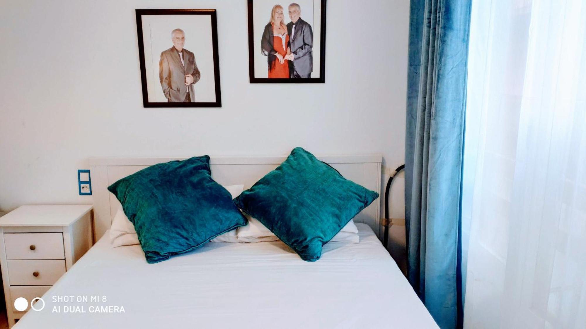 Hostal Estudios บาดาโลนา ภายนอก รูปภาพ