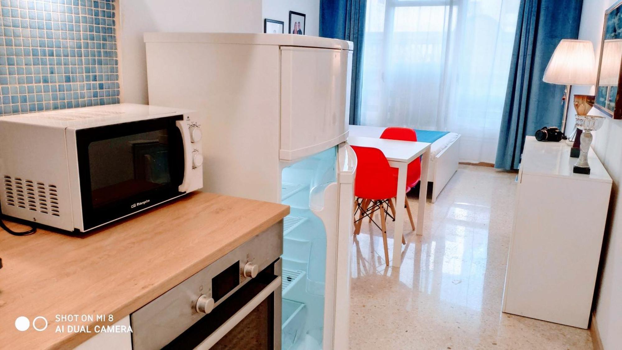 Hostal Estudios บาดาโลนา ภายนอก รูปภาพ