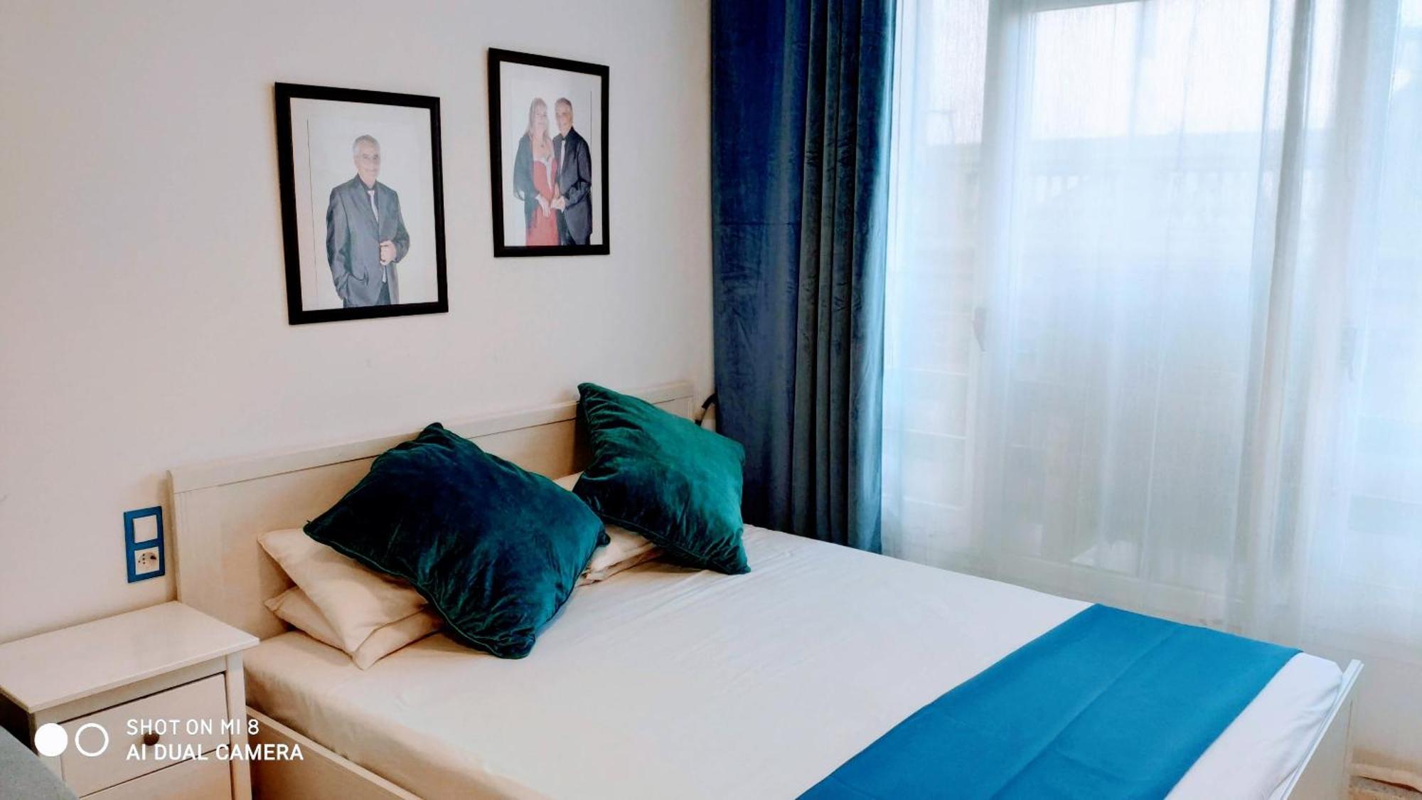 Hostal Estudios บาดาโลนา ภายนอก รูปภาพ