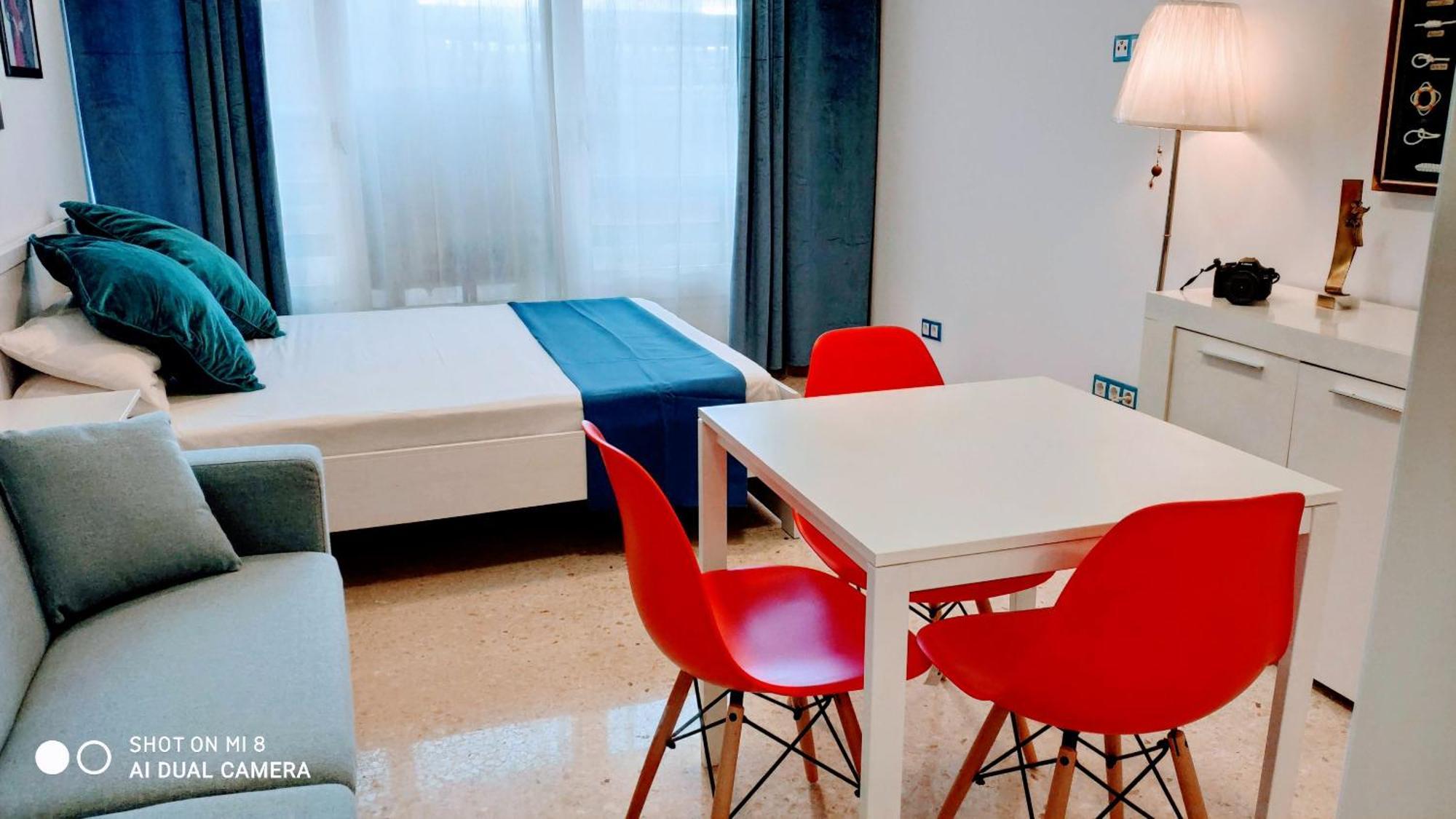 Hostal Estudios บาดาโลนา ภายนอก รูปภาพ