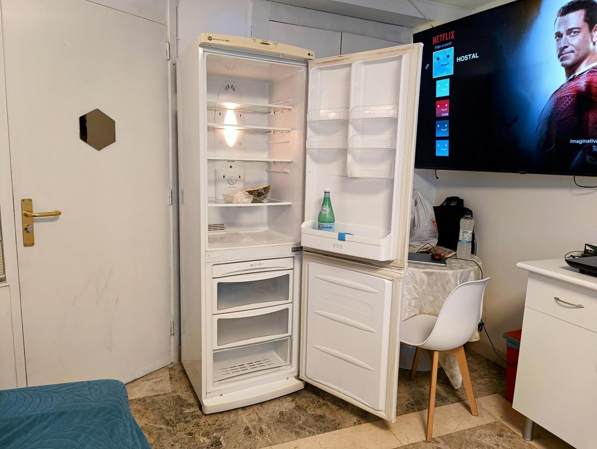 Hostal Estudios บาดาโลนา ภายนอก รูปภาพ